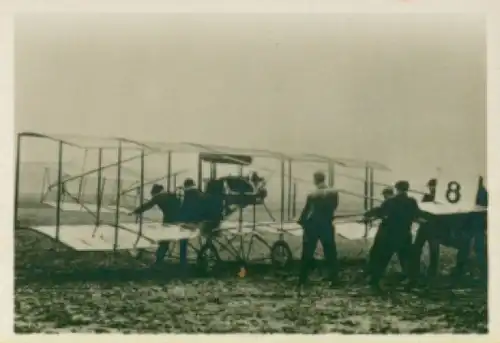 Sammelbild Helden der Luft, Serie G Bild 27, Curtiss-Doppeldecker bei Startmanöver