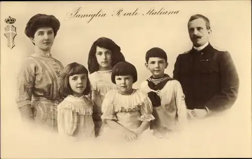 Ak Famiglia Reale Italiana, Vittorio Emanuele III, Elena, Jolanda, Mafalda, Umberto, Giovanna, 1913