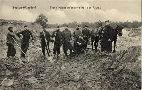 Ak Wünsdorf Zossen Brandenburg, Französische Kriegsgefangene bei der Arbeit