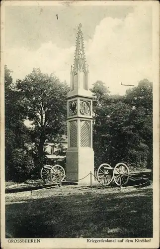 Ak Großbeeren in Brandenburg, Kriegerdenkmal auf dem Kirchhof, Geschütze