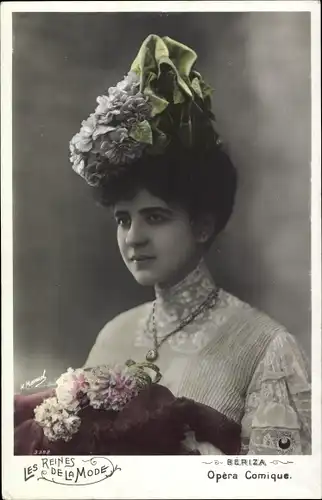 Ak Les Reines de la Mode, Schauspielerin Beriza, Opera Comique, Portrait mit Hut