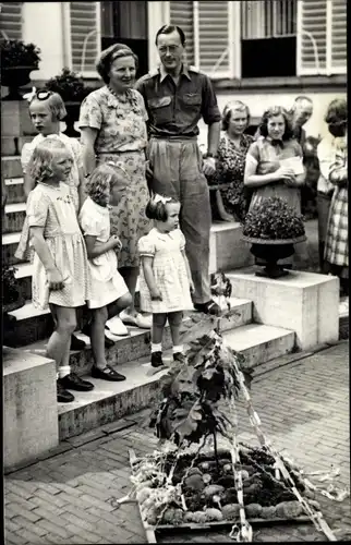 Foto Ak Soestdijk Utrecht, Geburtstag von Prinzessin Irene, Beatrix, Juliana, Bernhard