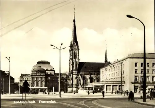 Ak Karl Marx Stadt Chemnitz in Sachsen, Theaterplatz, Kirche, Passanten