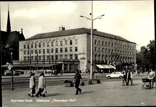 Ak Karl Marx Stadt Chemnitz in Sachsen, Interhotel Chemnitzer Hof, Außenansicht, Passanten