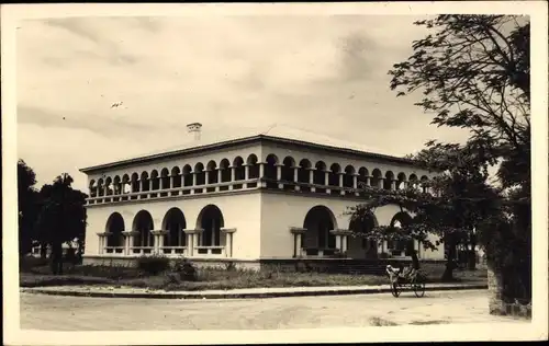 Ak Antananarivo Tananarive Madagaskar, Gebäude von Kreuzung aus gesehen