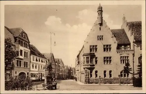 Ak Schmalkalden im Thüringer Wald, Altmarkt mit Auergasse und Lutherbrunnen