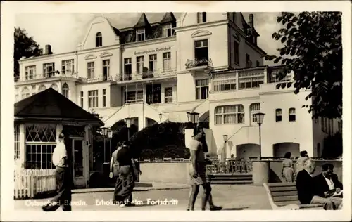 Ak Ostseebad Bansin Heringsdorf auf Usedom, Erholungsheim Fortschritt, Passanten