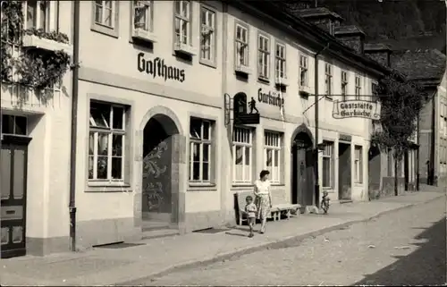 Foto Ak Leutenberg in Thüringen, Gasthaus Garküche, Frau mit Kind