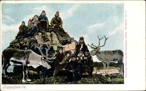 Ak Lappland, Familie in Trachten, Rentiere