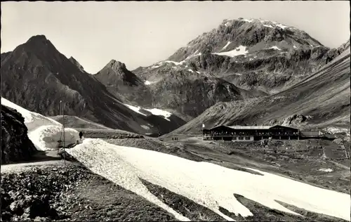 Ak Davos Kanton Graubünden, Berghaus Strelapass mit Haupterkopf und Weissfluh