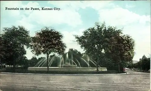 Ak Kansas City USA, Brunnen auf dem Paseo