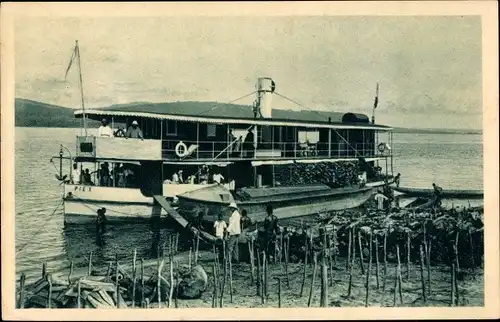 Ak Brazzaville, Französisch-Kongo, Betankung eines Dampfers am Maloukou-Holzposten