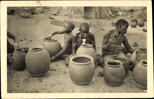 Foto Ak Kinshasa Leopoldville DR Kongo Zaire, Töpferei