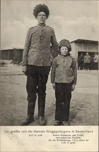 Ak Der größte und der kleinste Kriegsgefangene in Deutschland, Arseni Kusnezow aus Omsk, I. WK
