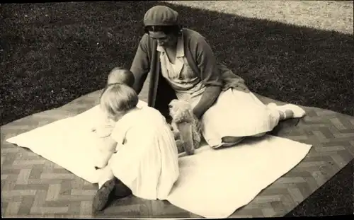 Ak Königin Astrid, Prinzessin Josephine Charlotte von Belgien, Prinz Baudouin