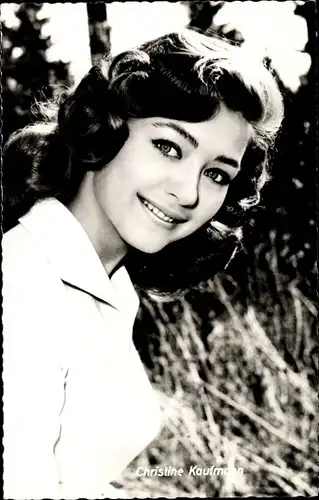 Ak Schauspielerin Christine Kaufmann, Portrait