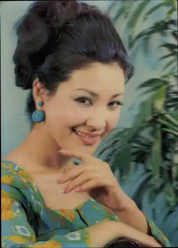 3 D Ak Zwinkernde Asiatin