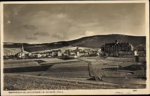 Ak Oberwiesenthal im Erzgebirge, Panorama mit Keilberg