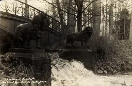 Ak Apeldoorn Gelderland, Kon. Park Waterval tysschen de Valdvijvers