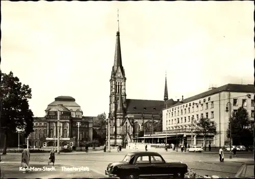 Ak Karl Marx Stadt Chemnitz in Sachsen, Theaterplatz, Kirche, Passanten, Autos