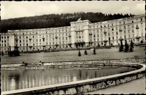 Ak Erlabrunn Breitenbrunn im Erzgebirge, Bergbaukrankenhaus Wismut, Teich, Park