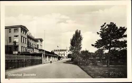 Ak Ostseebad Zinnowitz auf Usedom, Straßenpartie