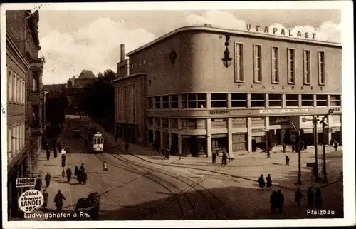 Ak Ludwigshafen am Rhein, Pfalzbau, UFA-Palast, Straßenbahn, Passanten