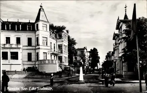 Ak Ostseebad Bansin Heringsdorf auf Usedom, Seestraße Ecke Stalinstraße, Passanten