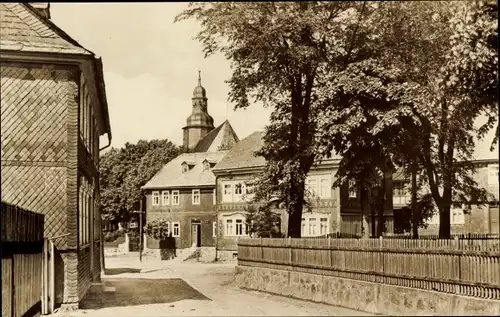 Ak Herschdorf Großbreitenbach in Thüringen, Straßenpartie, Kirchturm