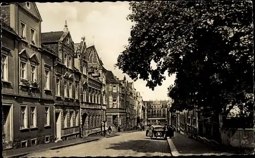 Ak Hartha in Sachsen, Pestalozzischule, Straßenpartie