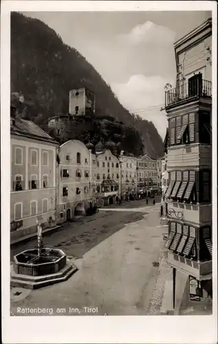 Ak Rattenberg in Tirol, Platz, Brunnen