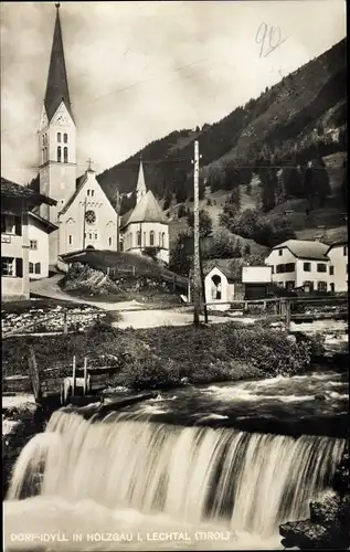 Ak Holzgau im Lechtal Tirol, Ortspartie, Kirche, Wehr