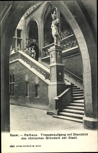 Ak Basel Bâle Stadt Schweiz, Rathaus, Treppenaufgang mit Standbild d. römischen Stadtgründers