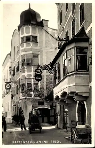 Ak Rattenberg in Tirol, Straßenpartie im Ort, Gasthöfe, Benzin Schild, Pferdegespann