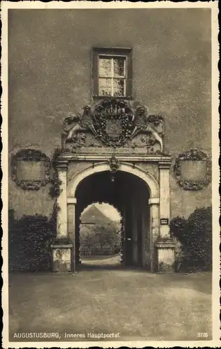 Ak Augustusburg im Erzgebirge, Inneres Hauptportal, Burgwirtschaft in der Augustusburg