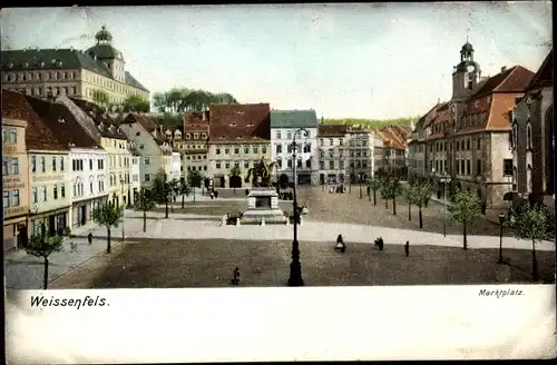 Ak Weißenfels, Blick auf den Marktplatz mit Denkmal