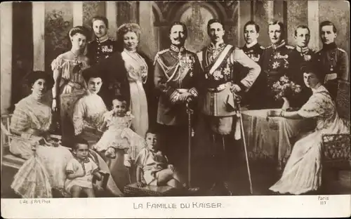 Ak Deutsches Kaiserhaus unter Wilhelm II., Gruppenportrait, Prinzen