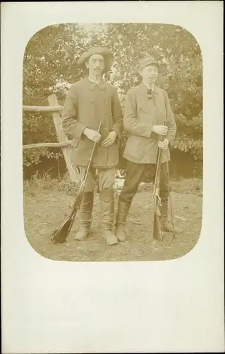 Foto Ak Zwei Männer mit Jagdgewehren