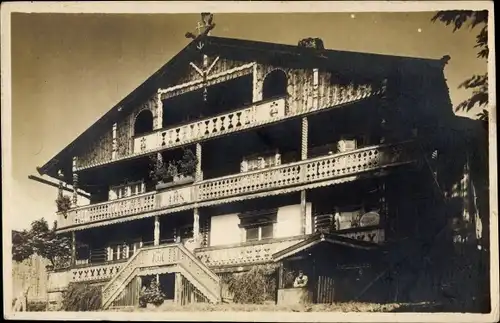 Foto Ak Tiroler Bauernhäuser, geschnitzte Balkone