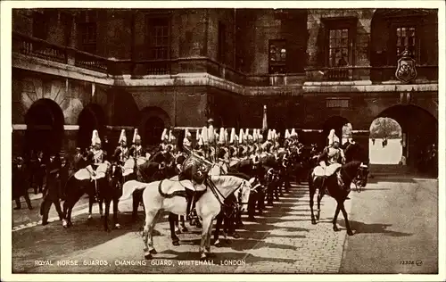 Ak City of Westminster London England, Royal Horse Guards, Changing Guard, Whitehall, Militärparade