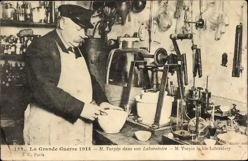 Ak The Great War 1914, Eugène Turpin in his Laboratory, Chemiker, Sprengstoffforschung