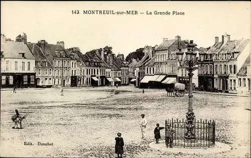 Ak Montreuil sur Mer Pas de Calais, La Grande Place