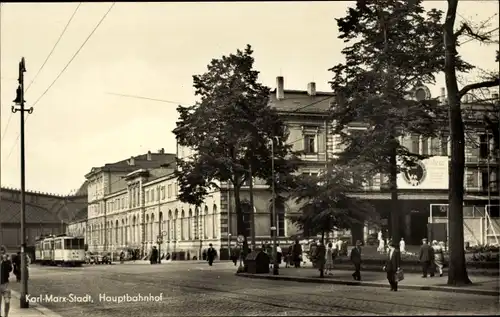 Ak Karl Marx Stadt Chemnitz in Sachsen, Hauptbahnhof, Straßenbahn, Passanten