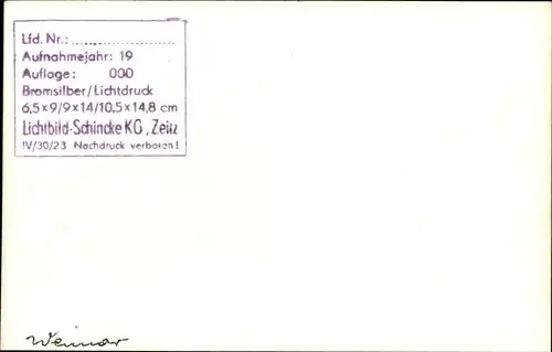 Foto Ak Weimar in Thüringen, Straßenpartie, Turm, Auto, Passanten