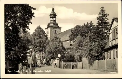 Ak Bad Berka Thüringen, Kinder an der Brücke, Kirche