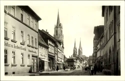 Ak Mühlhausen in Thüringen, Straßenpartie, Geschäfte, Blick zur Kirche