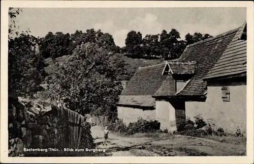 Ak Rastenberg in Thüringen, Blick zum Burgberg, Straßenpartie, Kind