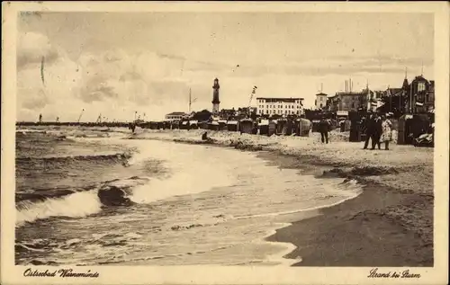 Ak Ostseebad Warnemünde Rostock, Strand im Sturm, Leuchtturm, Strandkörbe