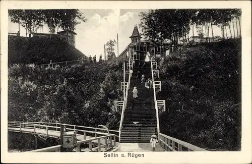 Ak Ostseebad Sellin auf Rügen, Treppenaufgang, Passanten