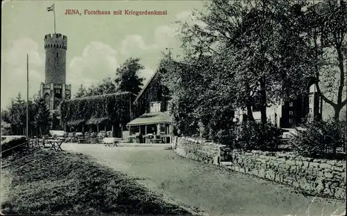 Ak Jena in Thüringen, Forsthaus mit Kriegerdenkmal, Turm mit Flagge